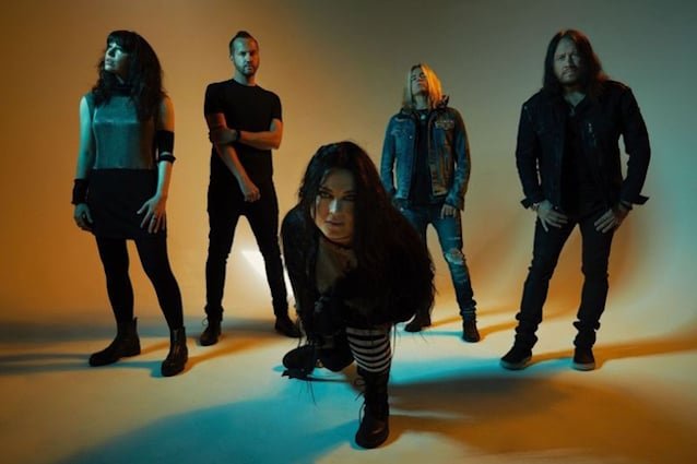 AMY LEE On EVANESCENCE's Current Lineup: 'We Feel Complete At This Point'