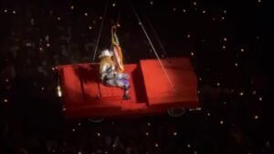 Beyoncé's Flying Car Malfunctions During Houston Concert