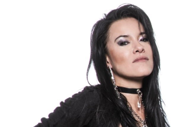 Ex-EVANESCENCE Guitarist JEN MAJURA Is 'Stepping Away' From Music Industry: 'I Just Can't Identify With Today's Attitude And Values Anymore'