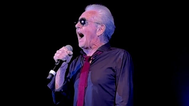 GRAHAM BONNET On Fans Filming Concerts On Their Phones: 'I Expect It. It's Part Of The Bloody Job Now.'