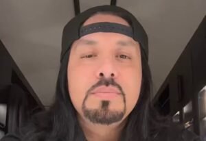 POP EVIL's LEIGH KAKATY On Writing About His Personal Struggles On 'What Remains': 'It Just Felt So Right'