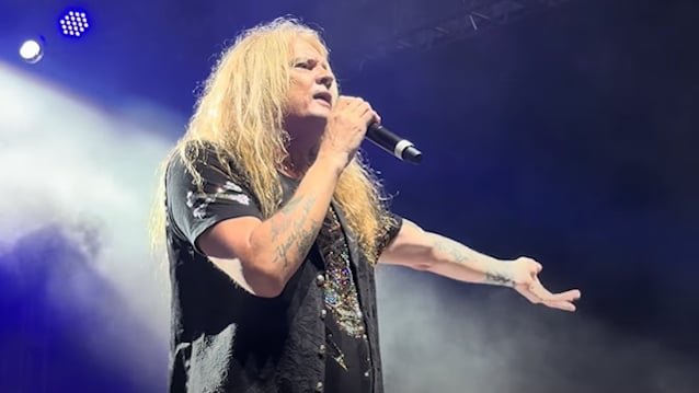 SEBASTIAN BACH On Possible SKID ROW Reunion: 'It Doesn't Make Sense That I Can't Play With Those Guys'