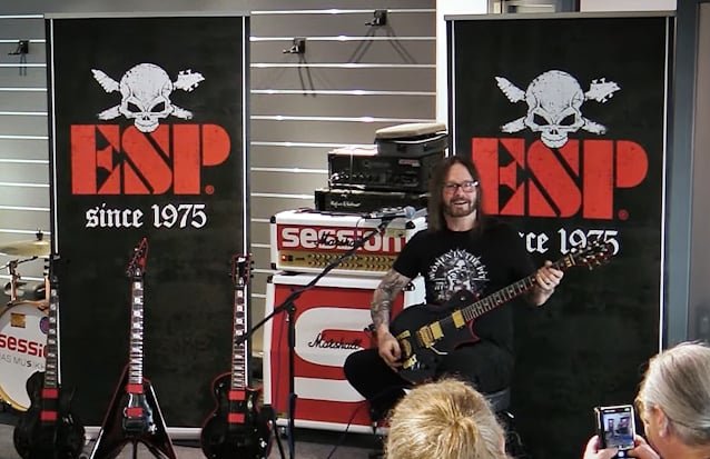 Watch: EXODUS/SLAYER Guitarist GARY HOLT Holds Clinic In Frankfurt, Germany