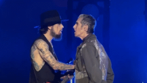 Dave Navarro is Suing Perry Farrell for That On-Stage Blow Up