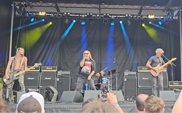 GEORGE LYNCH Plays First Two Shows With His New Band GEORGE LYNCH & THE MOB (Video)