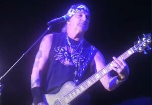 GREAT WHITE Bassist SCOTT SNYDER Undergoes Surgery To Remove 'Fist-Sized' Tumor In His Brain