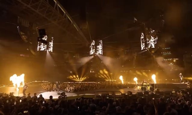 Go Behind The Scenes Of METALLICA's 'M72' Tour With Video Crew And AV STUMPFL's PIXERA Media Server