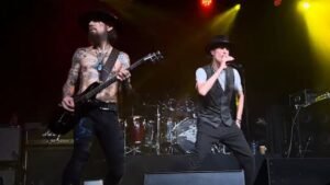 JANE'S ADDICTION Members Sue PERRY FARRELL For $10 Million After Onstage Fight Derailed Tour, New Album
