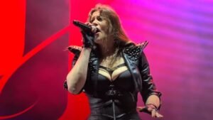 NIGHTWISH's FLOOR JANSEN: Why I Decided To Go Public With My Breast Cancer Diagnosis
