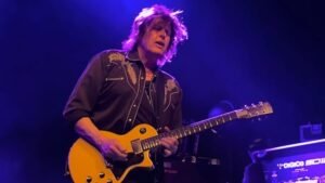 STONE TEMPLE PILOTS' DEAN DELEO Reflects On SCOTT WEILAND's Death: 'He Was Surrounded By 'Yes Men''