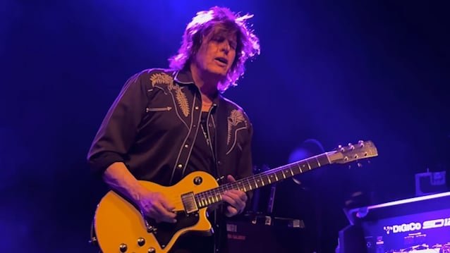STONE TEMPLE PILOTS' DEAN DELEO Reflects On SCOTT WEILAND's Death: 'He Was Surrounded By 'Yes Men''