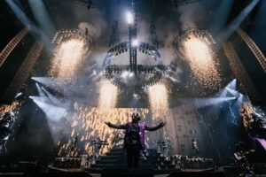 TOBIAS FORGE Says GHOST's 'Phone Ban' On 2025 Tour Has Been A 'Life Changer' For Him And His Bandmates