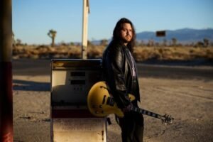 WOLFGANG VAN HALEN Believes MAMMOTH Will Be Able To Establish Its Own Identity More Without His Initials In Band Name