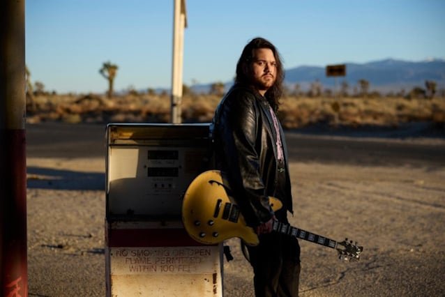 WOLFGANG VAN HALEN Believes MAMMOTH Will Be Able To Establish Its Own Identity More Without His Initials In Band Name