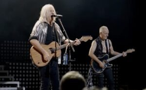 Watch: DEF LEPPARD Pays Tribute To OZZY OSBOURNE With 'Changes' Cover At Saratoga Springs Concert