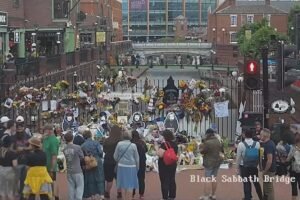 Watch: Fans Turn Birmingham's BLACK SABBATH Bench Into Makeshift Memorial For OZZY OSBOURNE