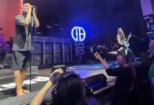 Watch: PANTERA Pays Tribute To OZZY OSBOURNE At Cincinnati Concert