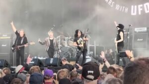 Watch: SLASH Joins MICHAEL SCHENKER On Stage At Germany's WACKEN OPEN AIR Festival