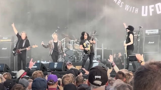 Watch: SLASH Joins MICHAEL SCHENKER On Stage At Germany's WACKEN OPEN AIR Festival