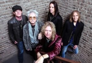 AEROSMITH Bassist TOM HAMILTON's Band CLOSE ENEMIES Releases New Single 'More Than I Could Ever Need'