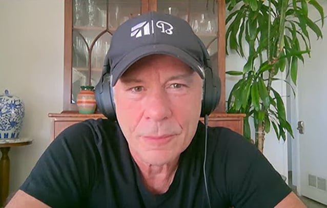 BRUCE DICKINSON Says There Are No Problems With Booking His Solo Activities Around IRON MAIDEN's Schedule