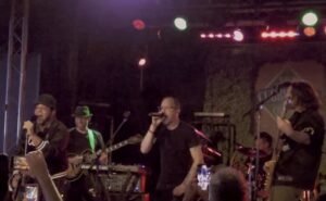 DARON MALAKIAN Surprises SYSTEM OF A DOWN Tribute Band Mid-Performance In Chicago, Hits Stage For 'Cigaro'