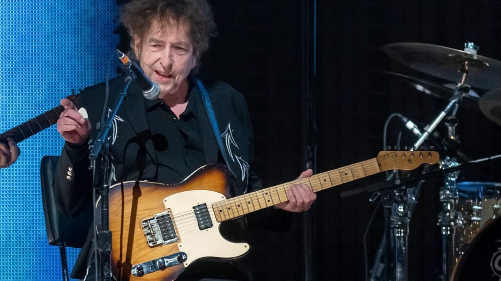 Did Bob Dylan Send a Political Message By Singing 'Masters of War?'