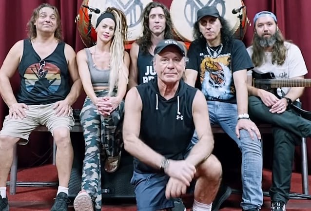 IRON MAIDEN's BRUCE DICKINSON Doesn't Mind Playing Smaller Venues With His Solo Band: 'I Relish The Idea Of Going Into A Theater'