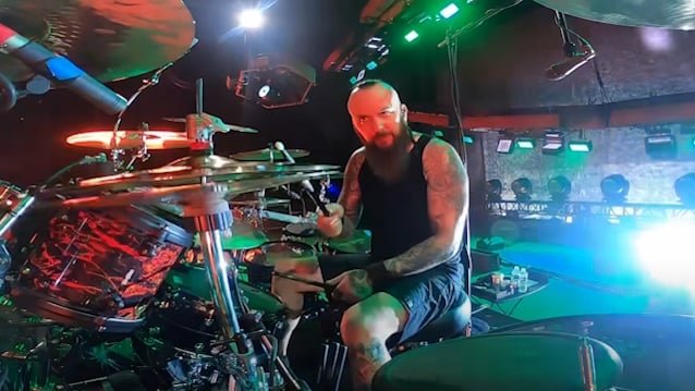 MIKE WENGREN Reflects On DISTURBED's Early Years: 'We Were A Self-Promotion Machine'