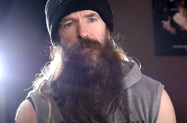 ZAKK WYLDE On OZZY OSBOURNE's Passing: 'He Willed Himself To Hang In There Long Enough To Knock That Final Show Out'