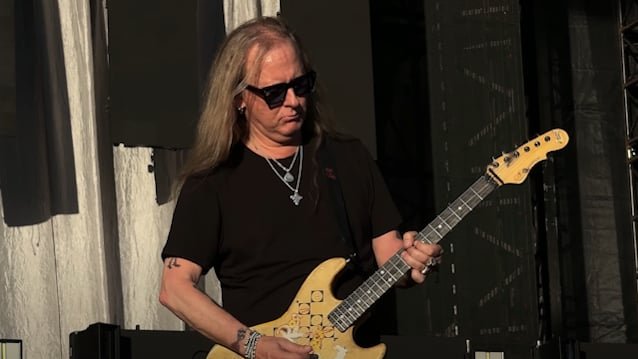 JERRY CANTRELL On ALICE IN CHAINS: 'We Planned On Doing Much More This Year, But It Just Didn't Work Out'