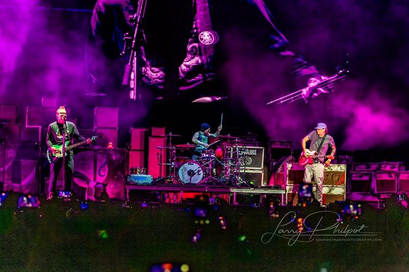 Blink-182 Closes Innings Festival 2026 with Pure Pop-Punk Energy