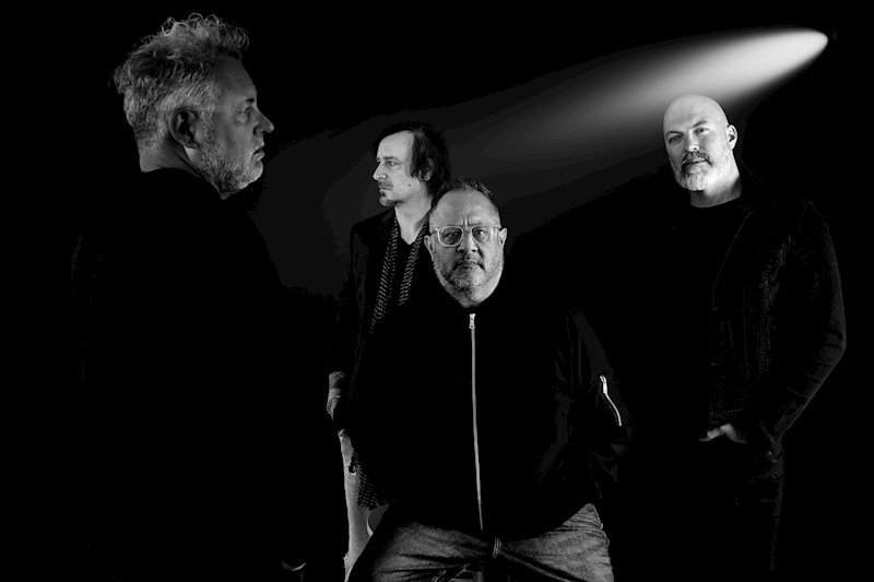 Chicago rock trio Emitter release powerful new album "Extra Pale"